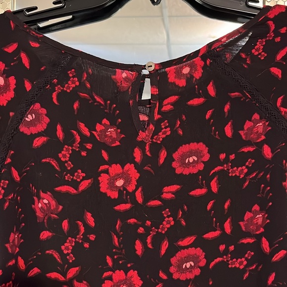 Velvet graham & spencer  lace trim blouse. - Picture 5 of 9